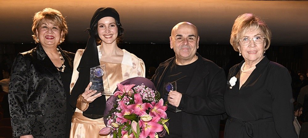 Veda oyunundaki başarısıyla Leyla Feray’a Vasfi Rıza Zobu Ödülü