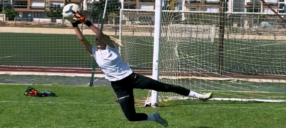 UÇAN KALECİ GERİ DÖNDÜ NEVİDE ÇİÇEK