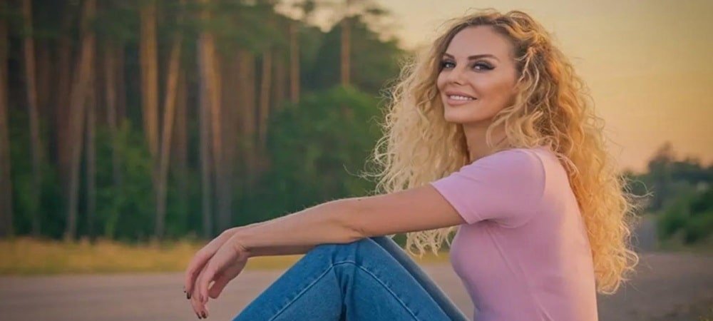 Beste Açar’dan Hem Mizahi Hem Umut Dolu Yeni Şarkı “İNŞALLAH”