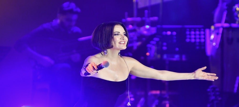  “Aşkın Yalanmış derken artık gülümsüyorum”